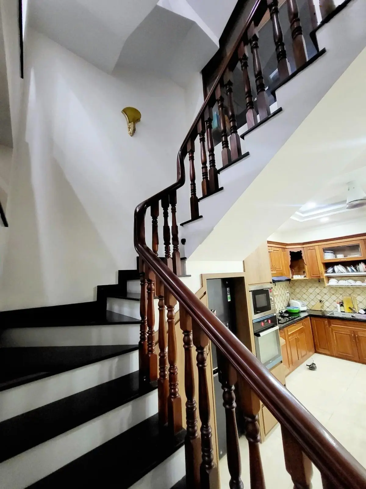 Ngay Phạm Văn Đồng, Hiệp Bình Chánh, 5 tầng, 56m2, hẻm oto tải 8 m, sổ hồng riêng, chưa đến 9 t.y