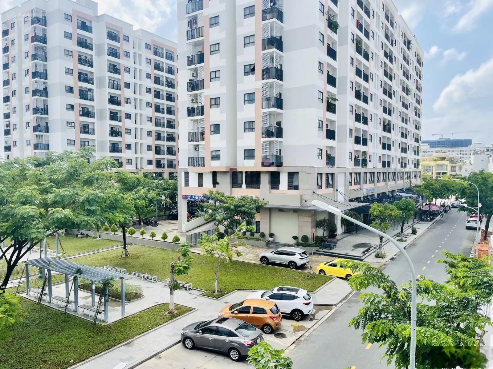 Bán nhà 4 tầng đối diện công viên nội thất đẹp sổ hồng cá nhân gần biển