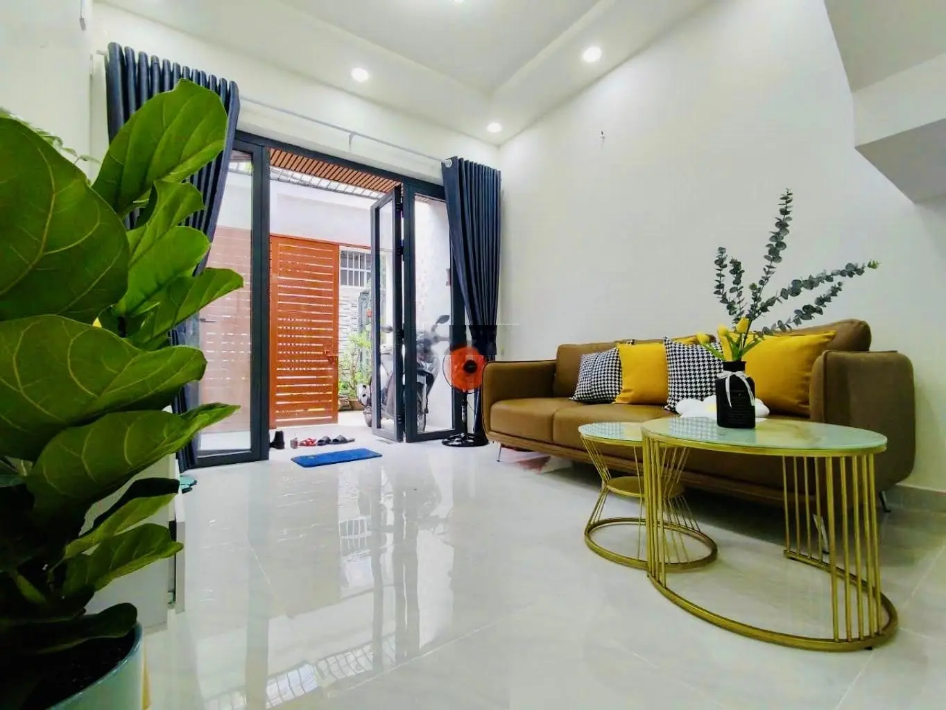 Nhà 2 tầng q7 - hẻm thoáng - 2pn - giá chỉ 4.65 đ