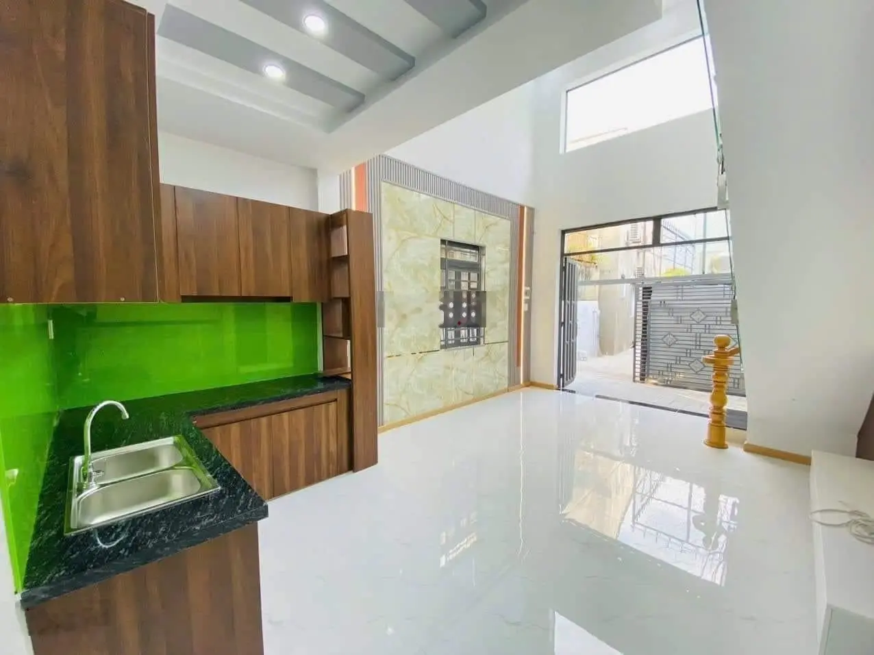 Cần bán gấp nhà do chủ đi định cư nước ngoài trong tuần này ngay Đinh Đức Thiện nhà 82m2 sổ sẵn
