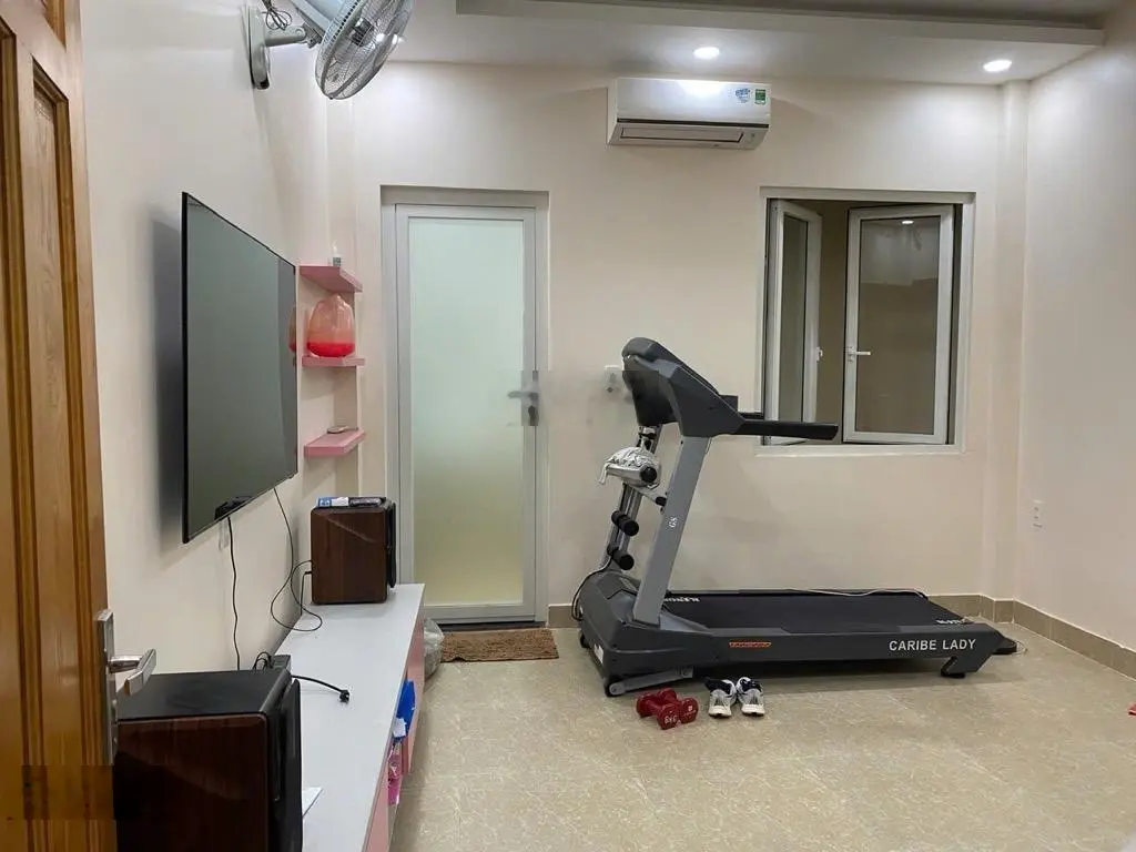 Chỉ xách vali về ở đường 8, Linh Trung 86m2 nhà đẹp 3 tầng 4PN 6.2 tỷ xe hơi ngủ trong nhà