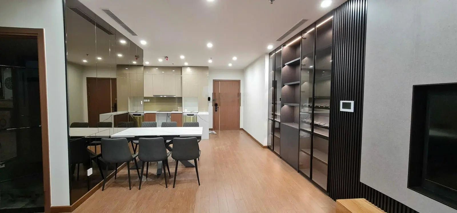 Nhỉnh 8 tỷ cho căn 2 ngủ (90m2) tại The Matrix One