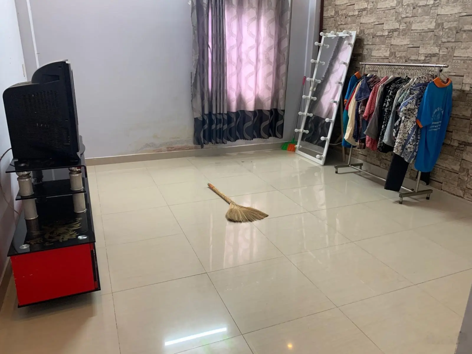 Bán nhà 3 tầngmặt tiền đường nhựa giá 5,7 tỷ, diện tích 188 m2, tại Phan Văn Hớn, Bà Điểm, Hóc Môn