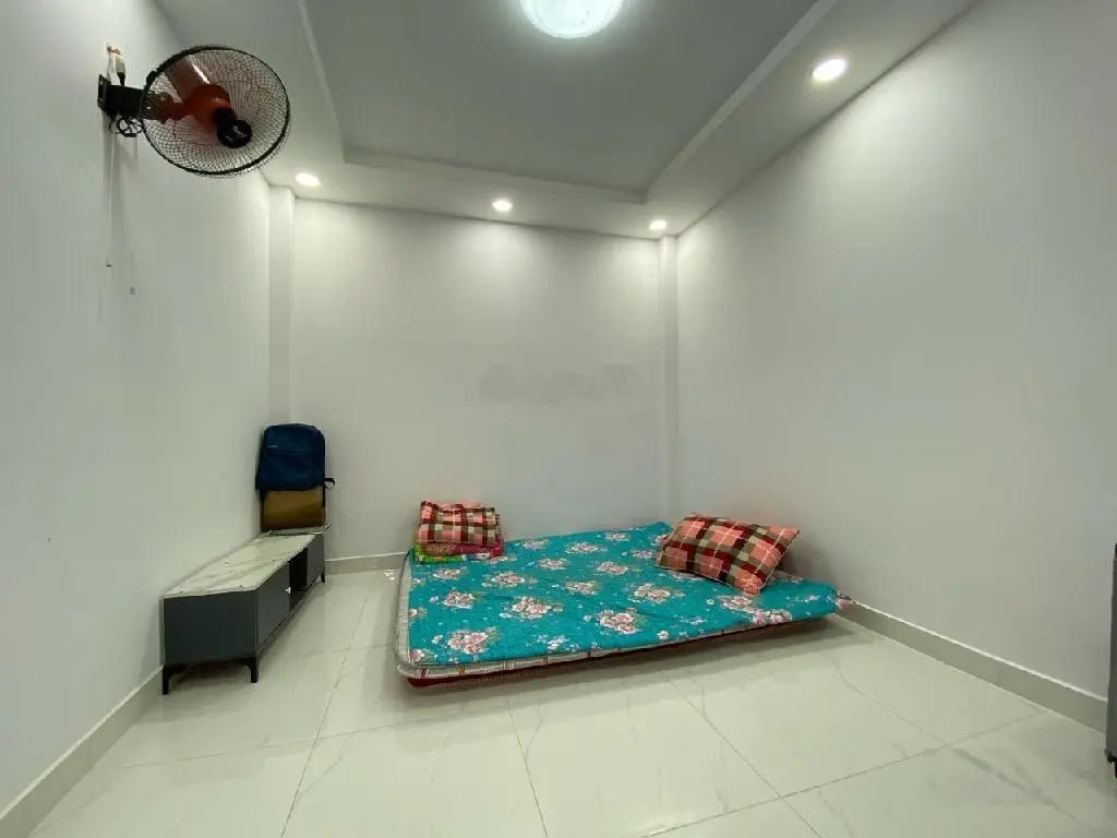 Bán nhà Xóm Chiếu Quận 4 - hẻm ôtô - 4 tỷ nhỉnh - 4 Tầng - 45m2 - khu dân trí cao