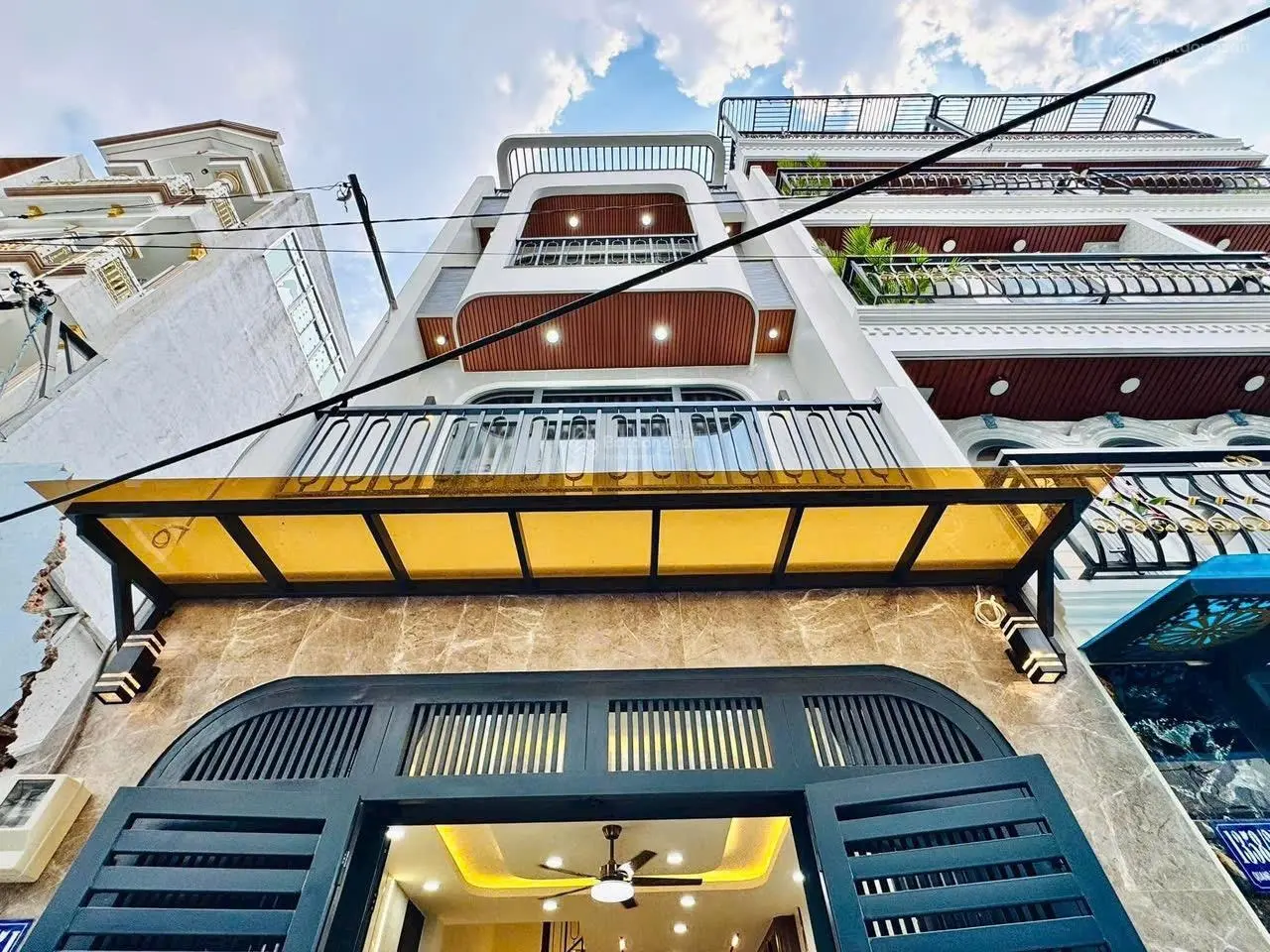 Sang nhượng nhà 41m2 đường Yên Thế, Tân Bình. Gần công viên Gia Định. Sổ sẵn. Cho thuê 15tr