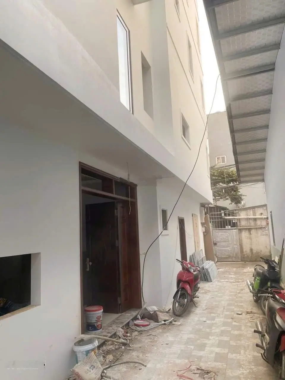 Bán nhà đàm quang trung,long biên ngõ 3m,ô tô đậu cửa dt 30mx5t giá 5,55 tỷ