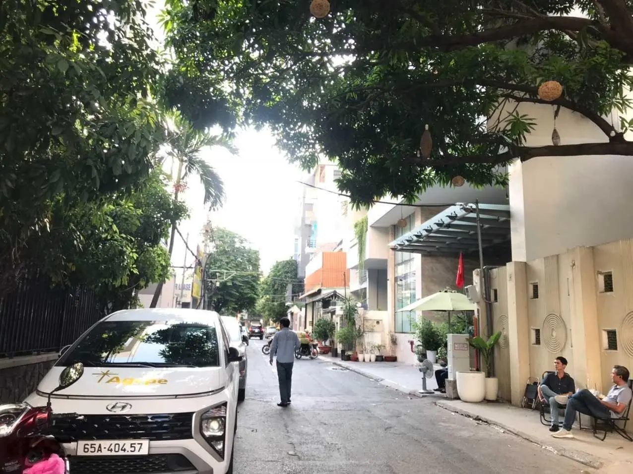 Bán nhà Thành Thái, ngay hẻm số 3 Chi Cục thuế UBND Quận 10, 6,8x20m, 2 tầng, HĐT 40tr, giá 15.8 tỷ