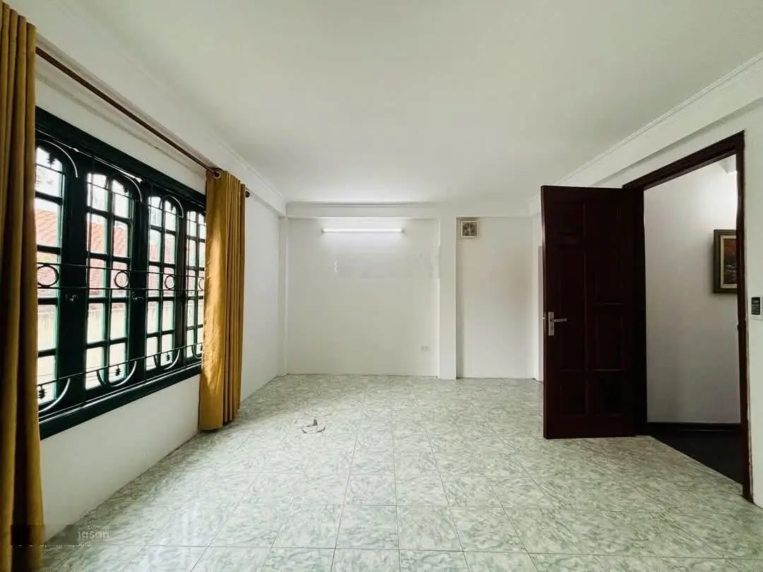Bán nhà lạc long quân. 60 m2, 5 tầng, mặt tiền khủng, kinh doanh. giá 11.9 tỷ