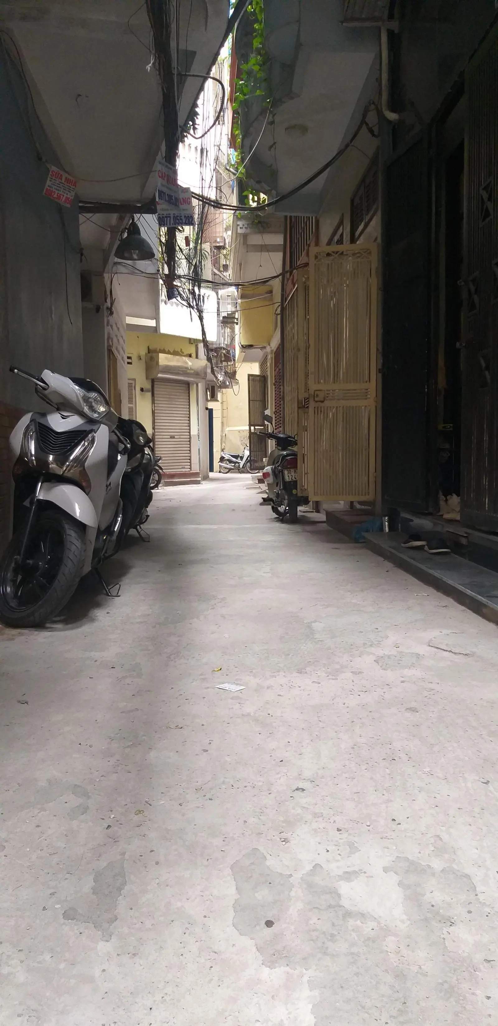 Nhà mặt ngõ Phố Thanh Nhàn, Hai Bà Trưng: 33m, mặt tiền 4m 5,75 tỷ.