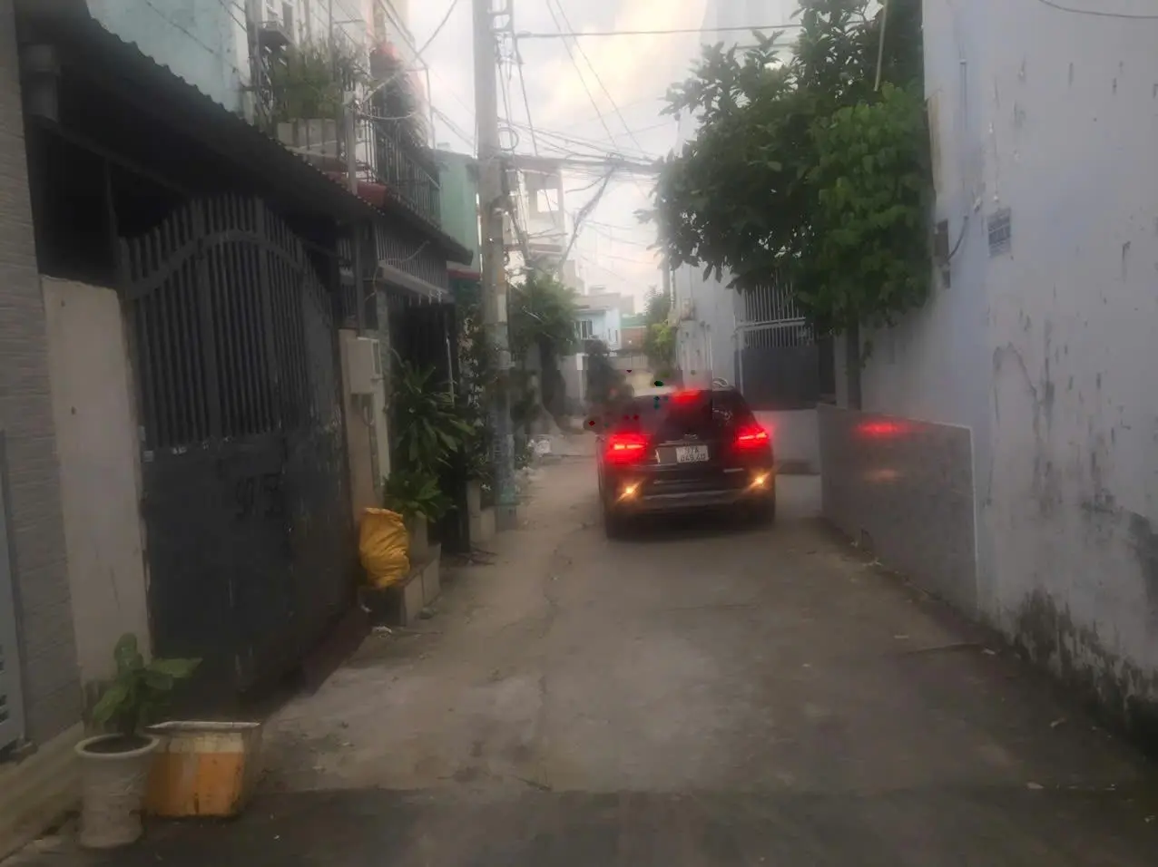 Nhà đẹp Hiệp Bình Chánh, 66m2, 3 tầng, hẻm xe hơi 5m, sổ hoàn công đủ, chỉ hơn 6 tỷ