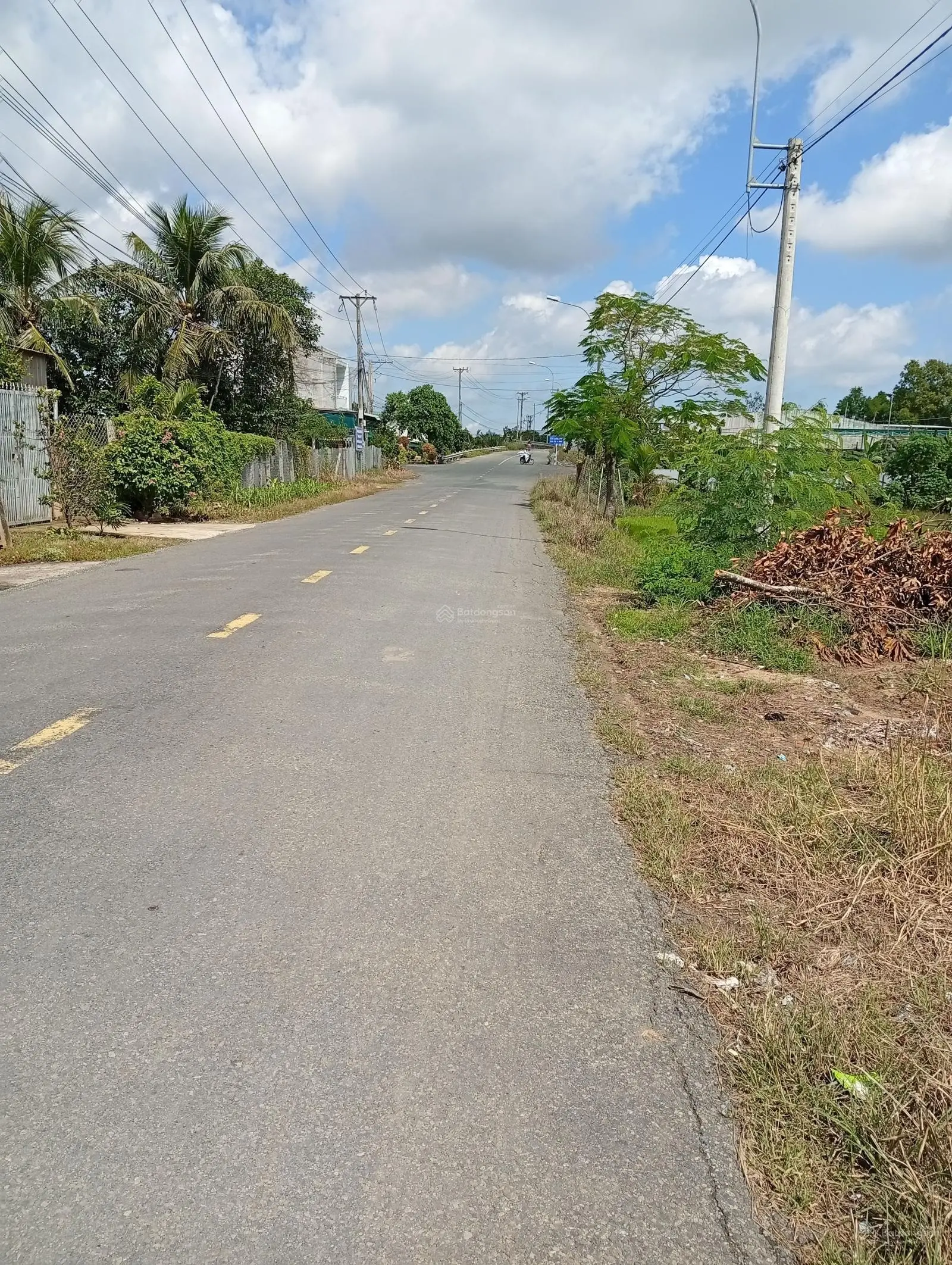 Bán đất MT đường Dương Công Khi chủ bán sát giá DT 112m2 SHR công chứng liền