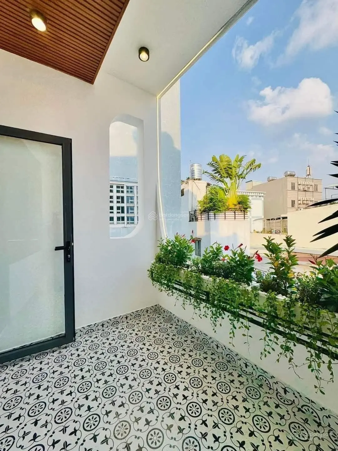 Chị Thảo cần bán gấp nhà 48m2 ngay Lê Đại Hành, Q11. Sổ hồng riêng. Hẻm xe hơi