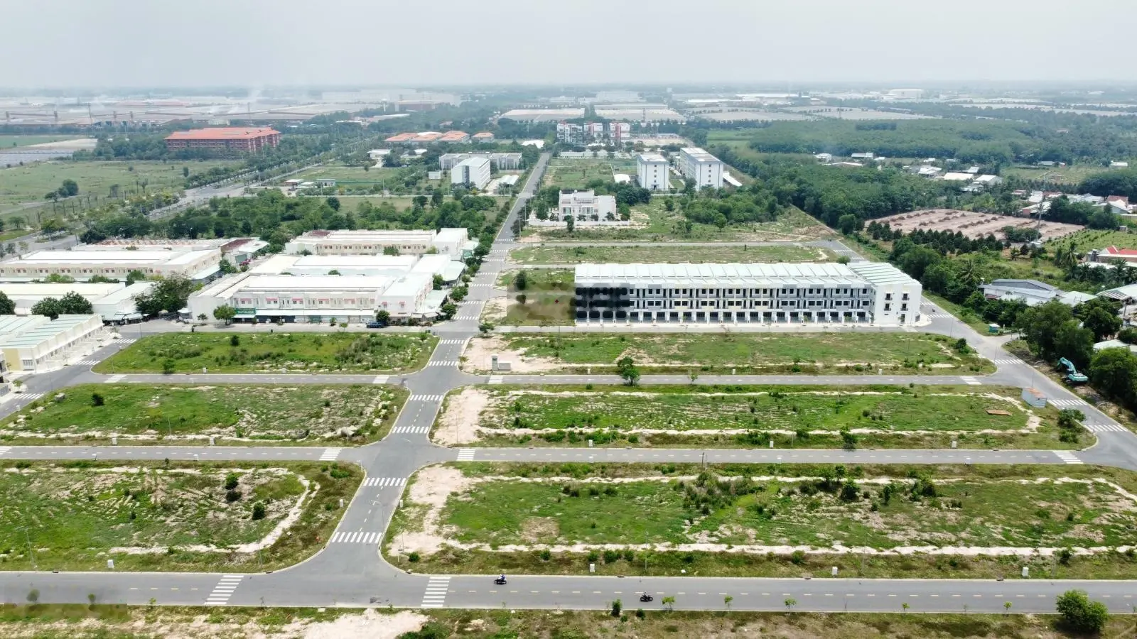 Bán căn 1 trệt 2 lầu nhà mới đường 12m 64m2 nằm trong KCN Phước Đông chỉ 2 tỷ sổ sẵn sang tên ngay