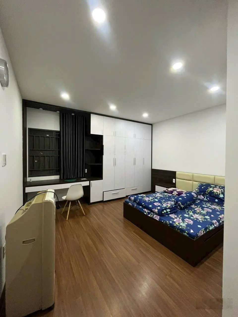 Chính chủ cần bán căn góc biệt thự đơn lập, vị trí đường 18m hướng Đông Nam, gần công viên lớn
