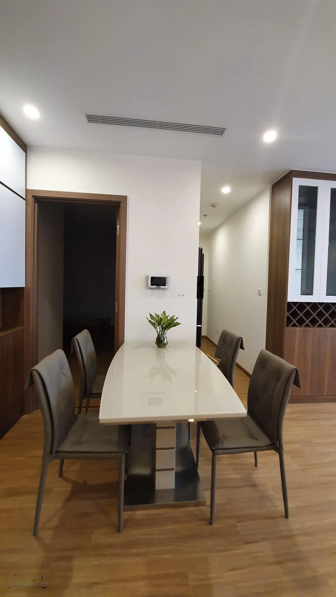 Bán căn hộ Vinhomes Skylake, căn 05A. S3 (73m2 thông thủy), 2 phòng ngủ, tầm view hồ thoáng