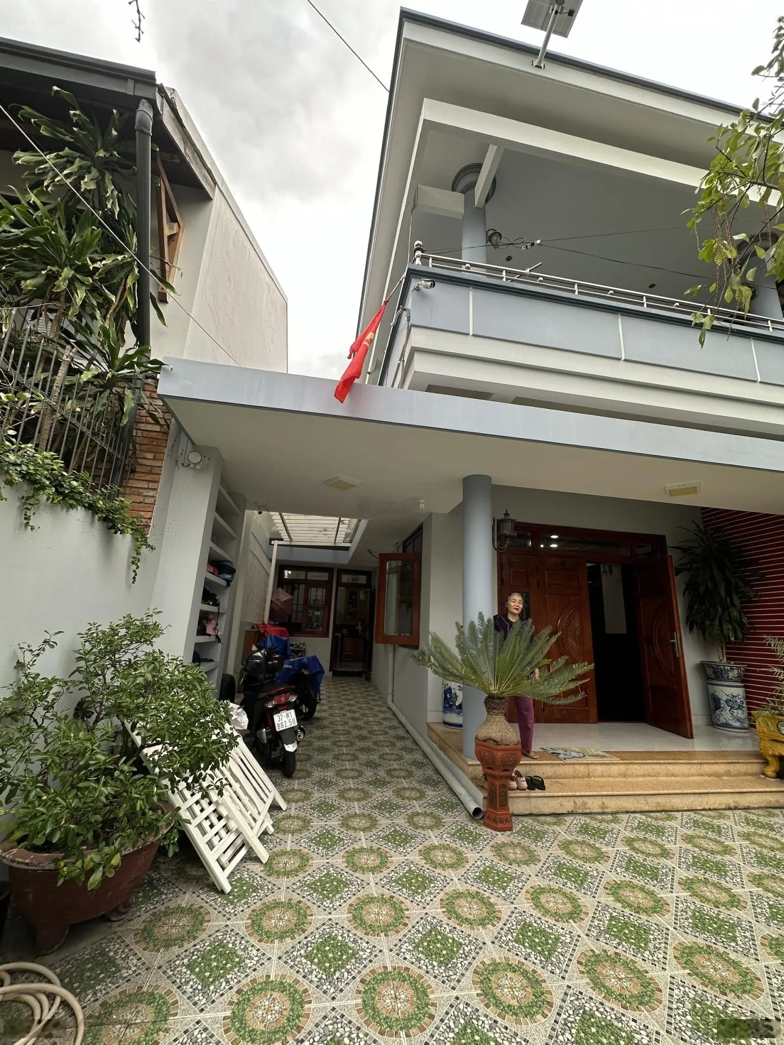 Biển Hòn chồng- bán nhà kiểu biệt thự sân vườn đi bộ ra tắm biển tại phường Vĩnh Hải tp Nha Trang