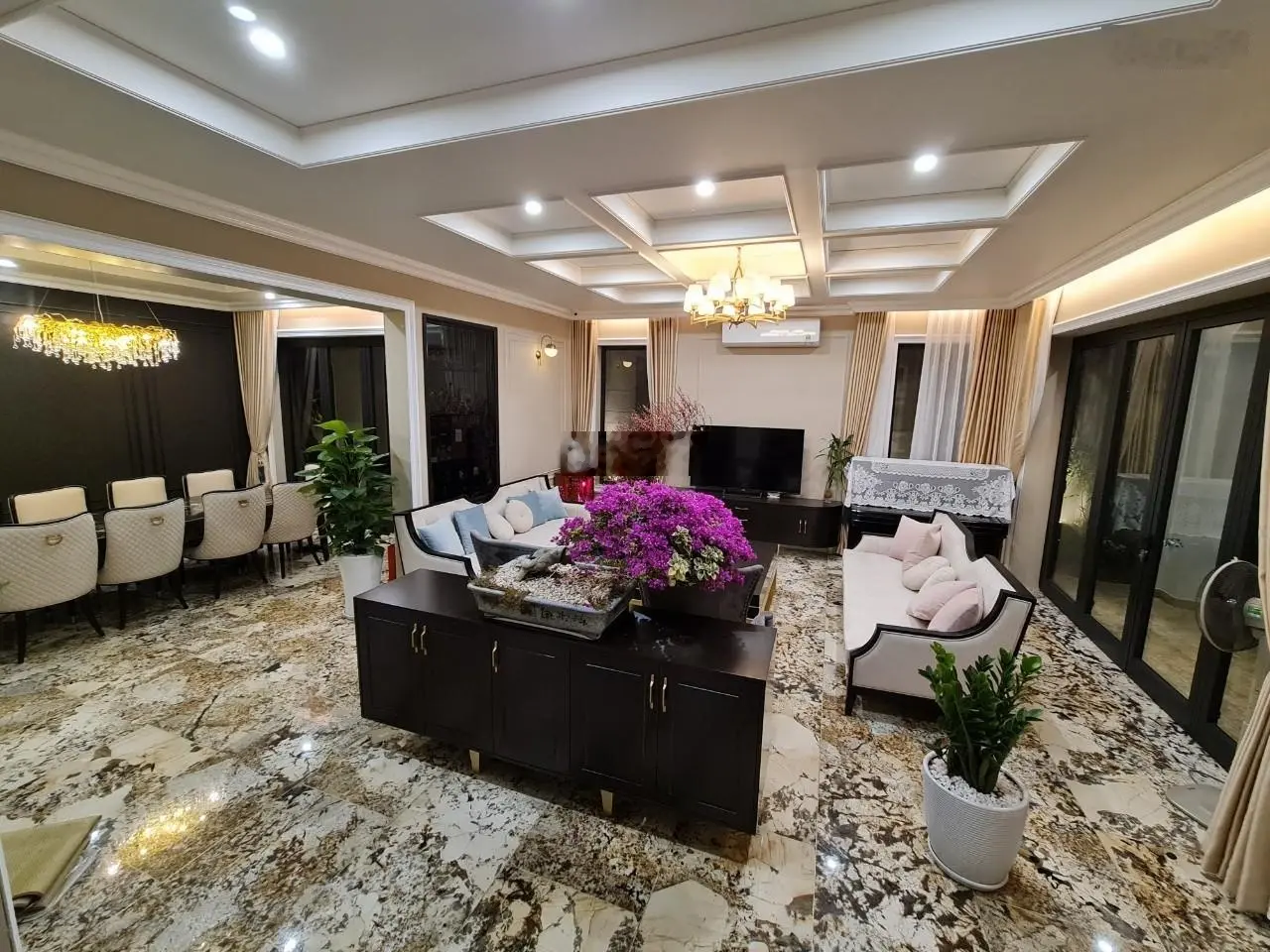 Bán biệt thự đường Liên Phường 270m2 15x18m full nội thất cao cấp giá chỉ 31 tỷ, mua bán chính chủ