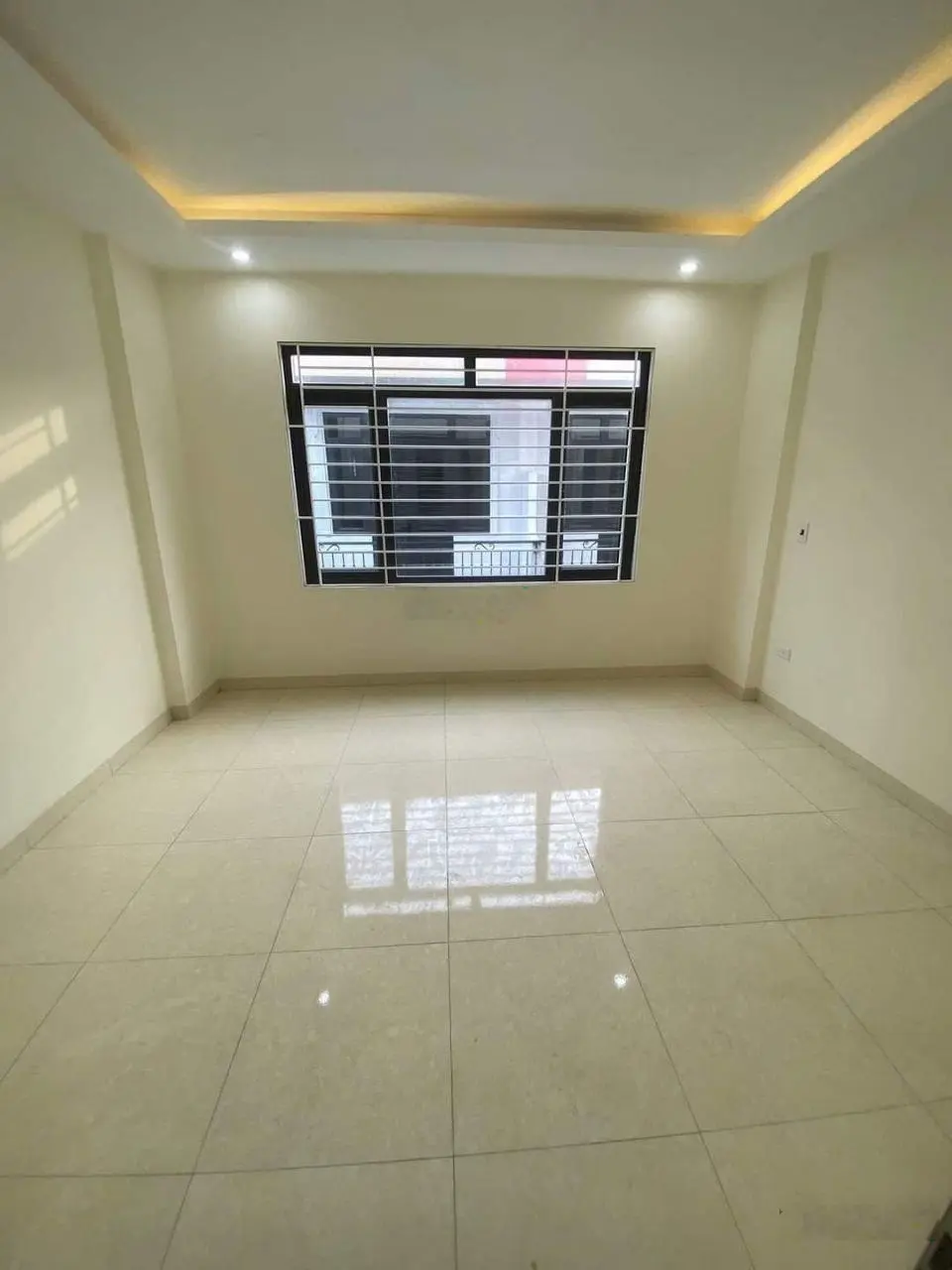 Bán căn 33m2x4T Đông Nhân trong dê, Oto đỗ gần, 5 phút ra Penika