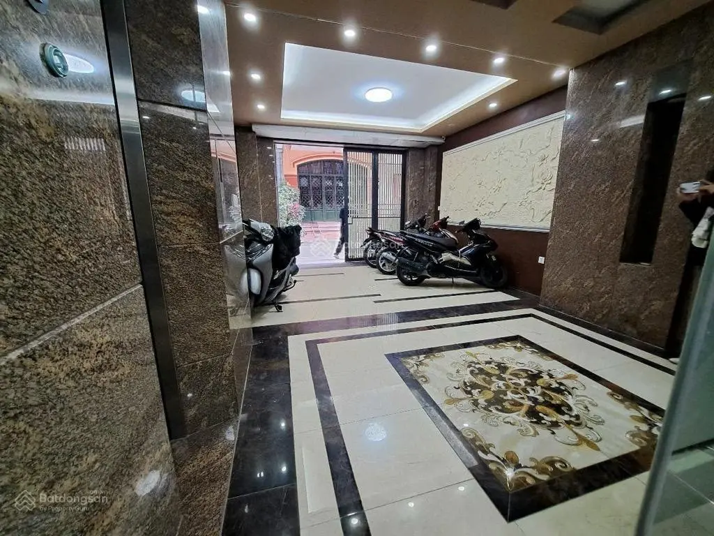 Nhà phố Hoàng Cầu, diện tích 60m, 7 tầng thang máy, ô tô vào nhà.