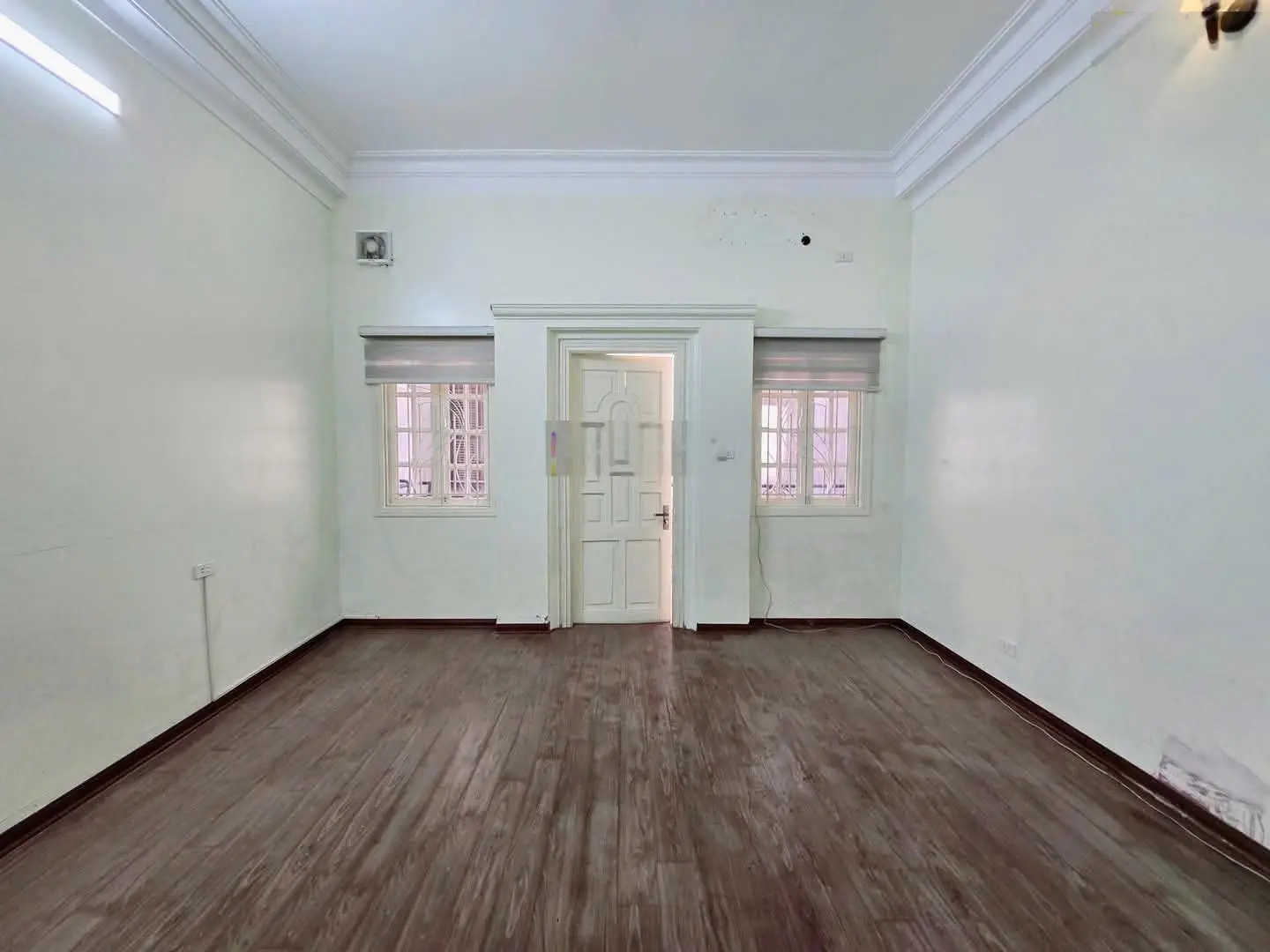 Nhà riêng Vũ Trọng Phụng ô tô đỗ cửa, lô góc 2 thoáng, sổ nở hậu, full nội thất, không quy hoạch