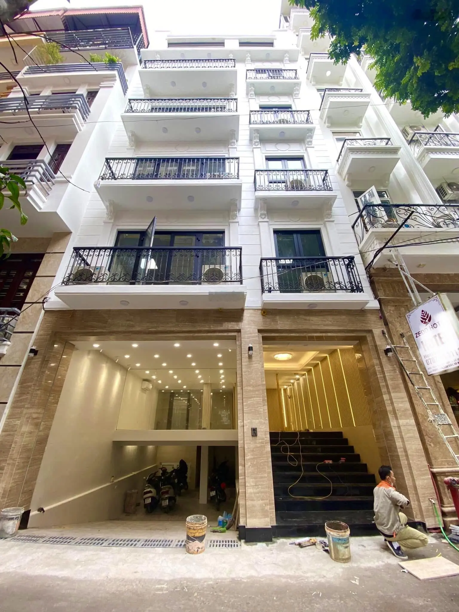 Bán toà nhà văn phòng phố trần duy hưng 95m*7t, mt 7m, thang máy, gara, view vườn hoa chỉ 47 tỷ
