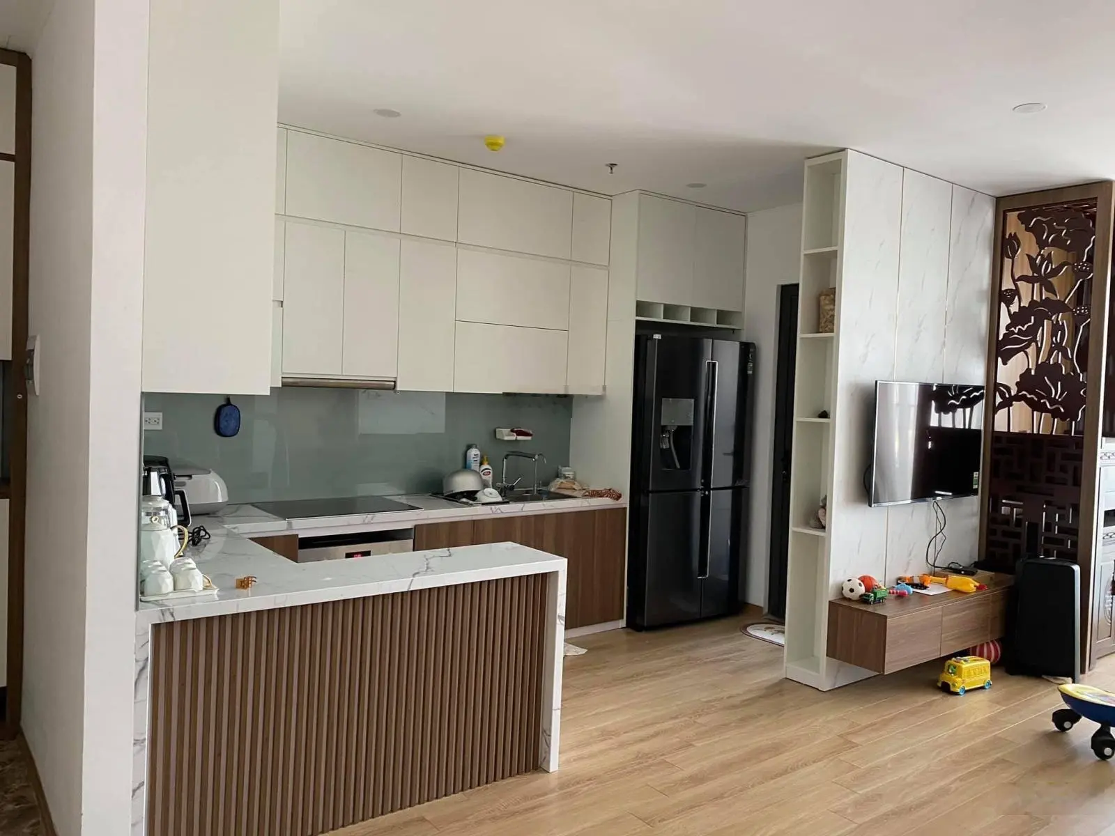 Chuyển nhà cần bán gấp căn hộ 2 phòng ngủ đầy đủ nội thất cả đồ điện tử, ban công ĐB mát thoáng