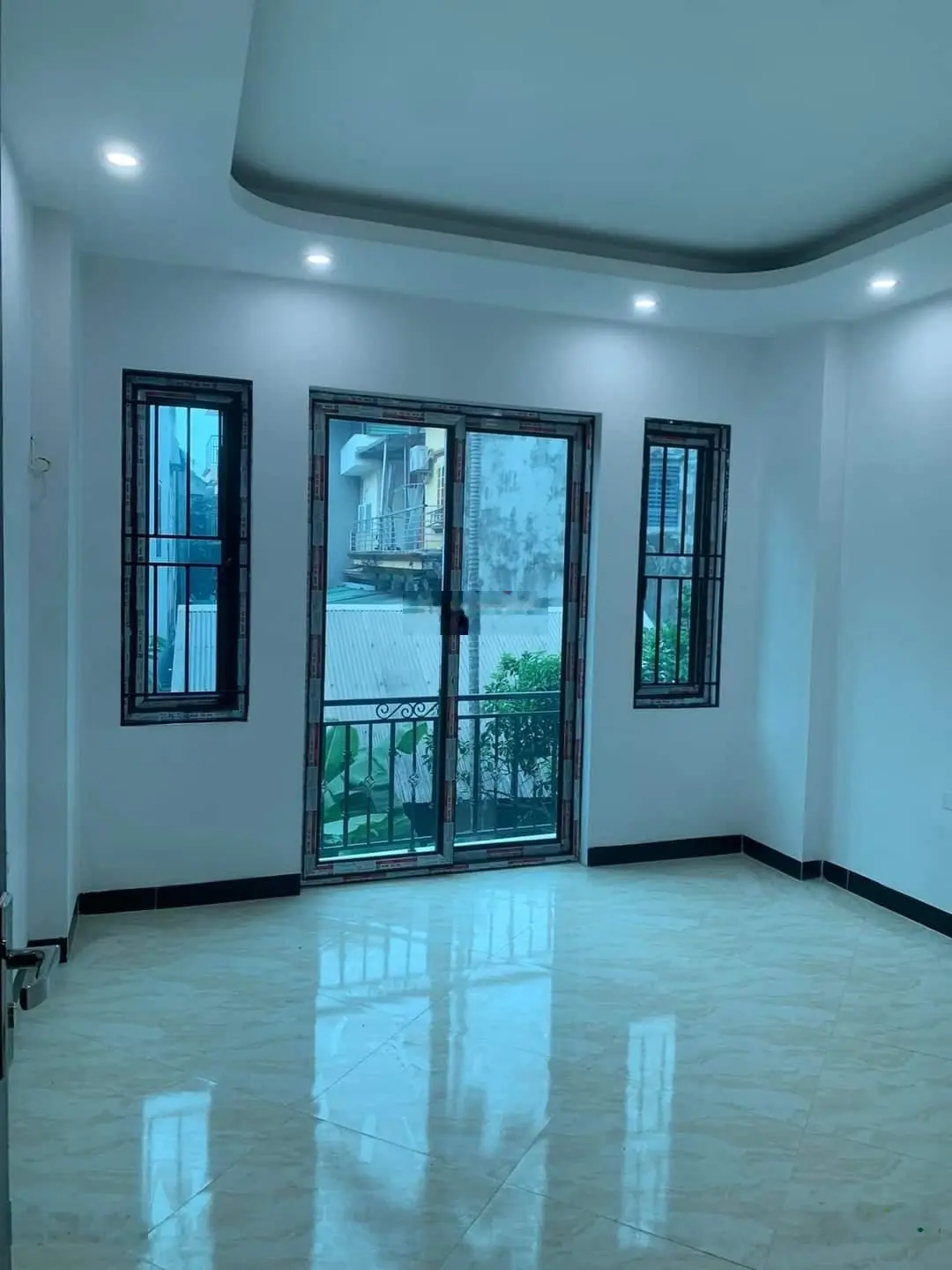 Cần bán gấp, DT 33m2 nhà 5 tầng giá sốc 2tỷ25 Tả Thanh Oai, 0965494089