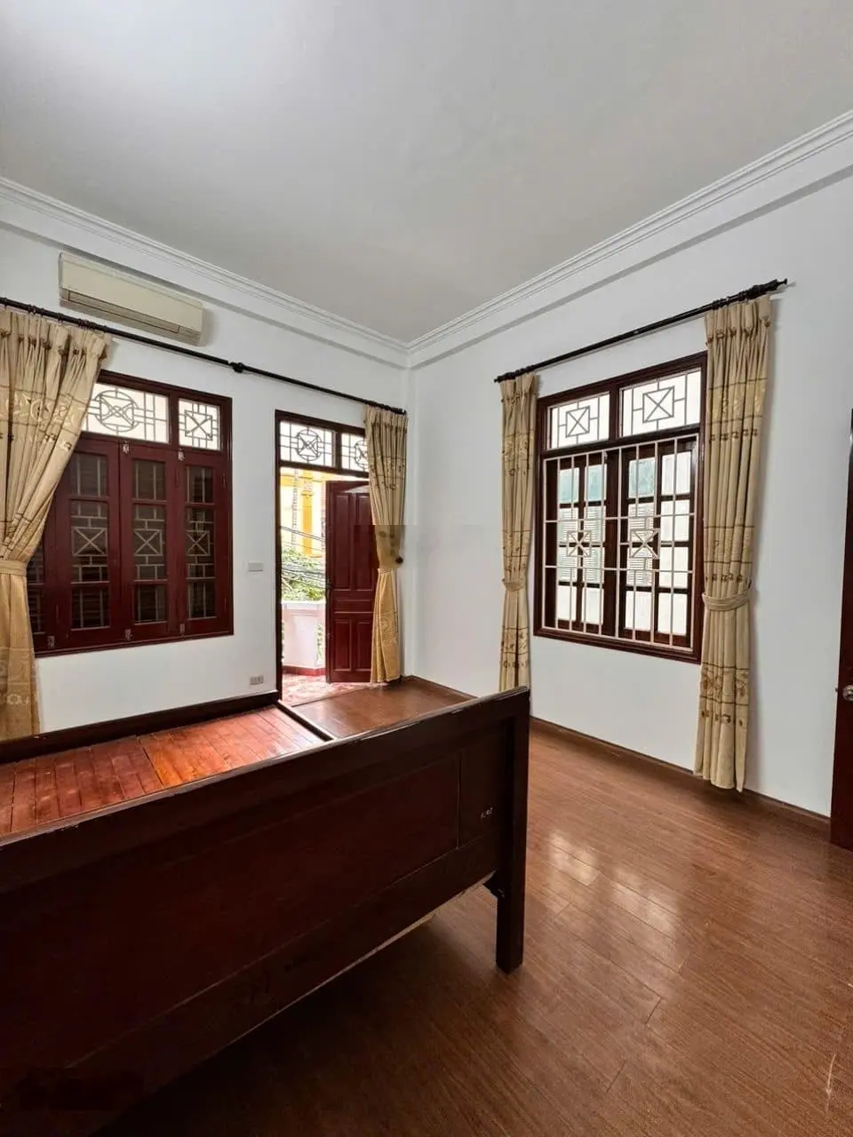 Bán gấp nhà dân xây phố Giáp Nhất DT 55m2, lô góc 3 mặt thoáng, giá nhỉnh 1x tỷ