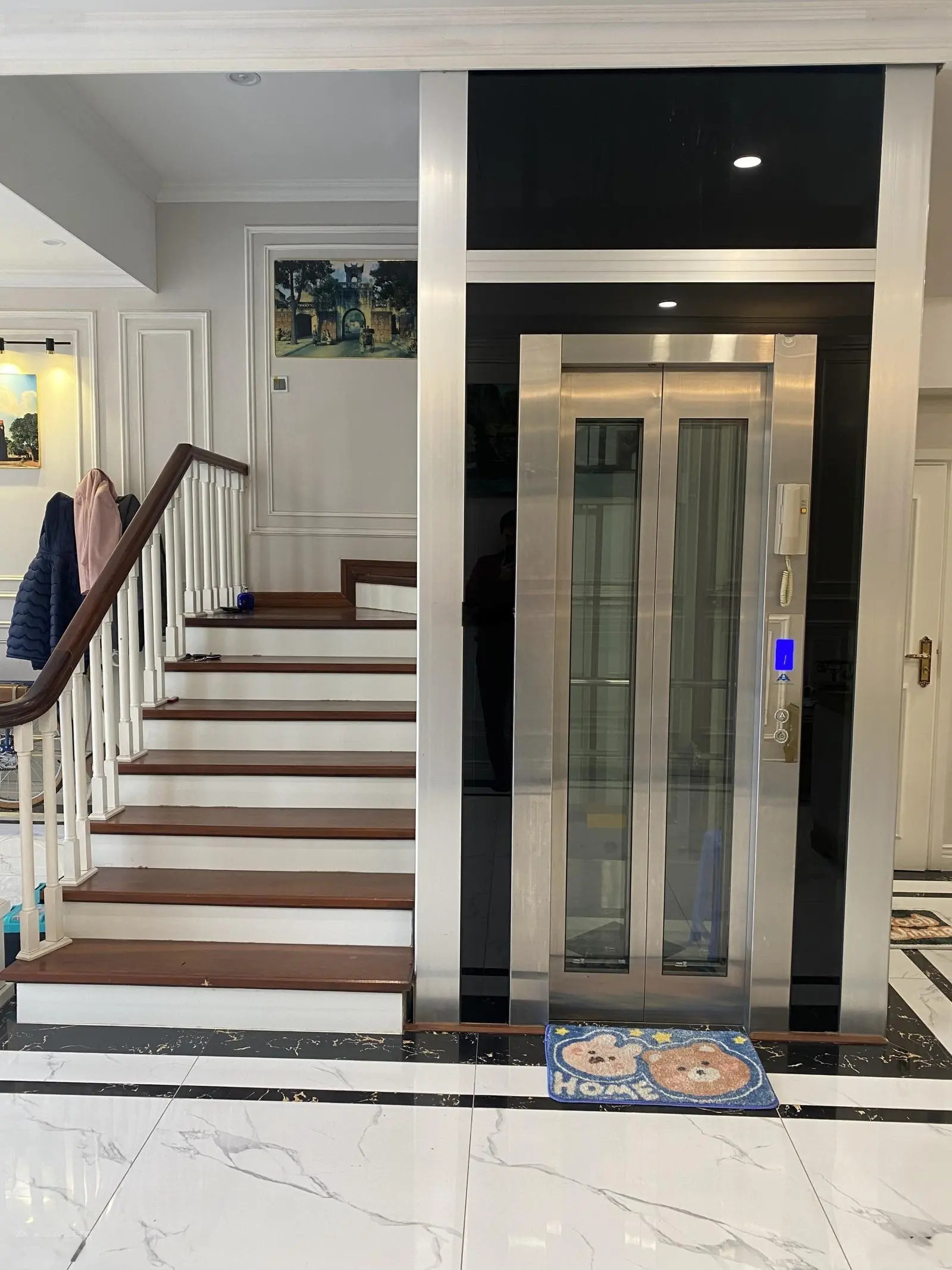 Gia đình cần bán căn Ngọc Trai view Vườn Hoa Bể Bơi diện tích 70.8m thang máy 5 tầng giá 23.9ty