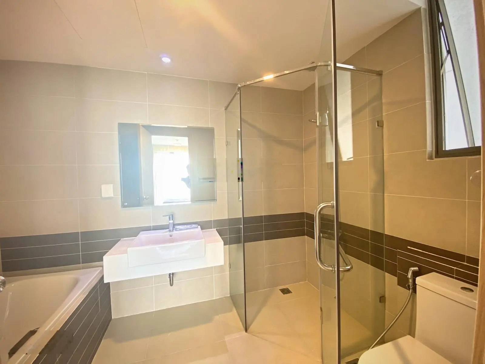 Cực phẩm duy nhất Rivergate 110m2 tháp A view toàn cảnh Bitexco Q.1 sông chỉ 8,39 tỷ LH 0931 785 ***