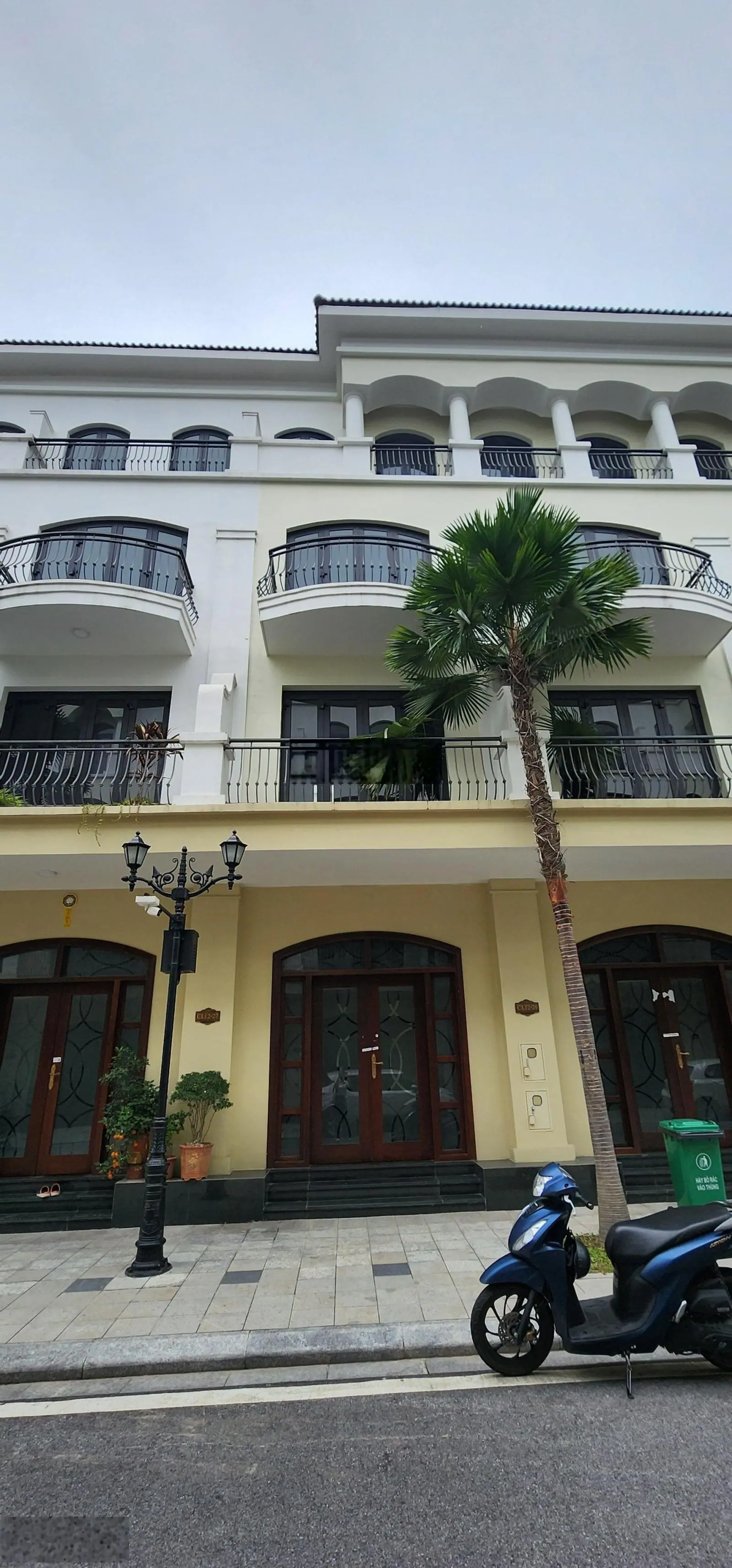 Cực rẻ chỉ 99 triệu/m2 liền kề 3 mặt thoáng Chà Là hoàn thiện 5 tầng