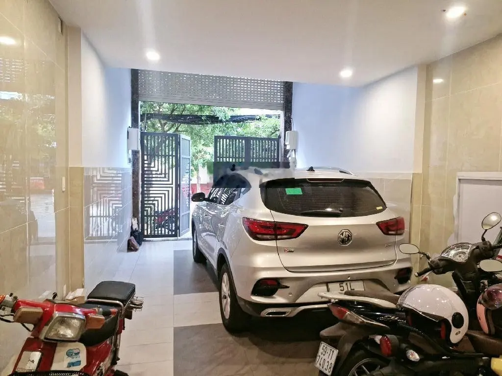 Bán nhà 95m2 mặt tiền đường 32m - phù hợp xây CHDV hoặc văn phòng cao cấp