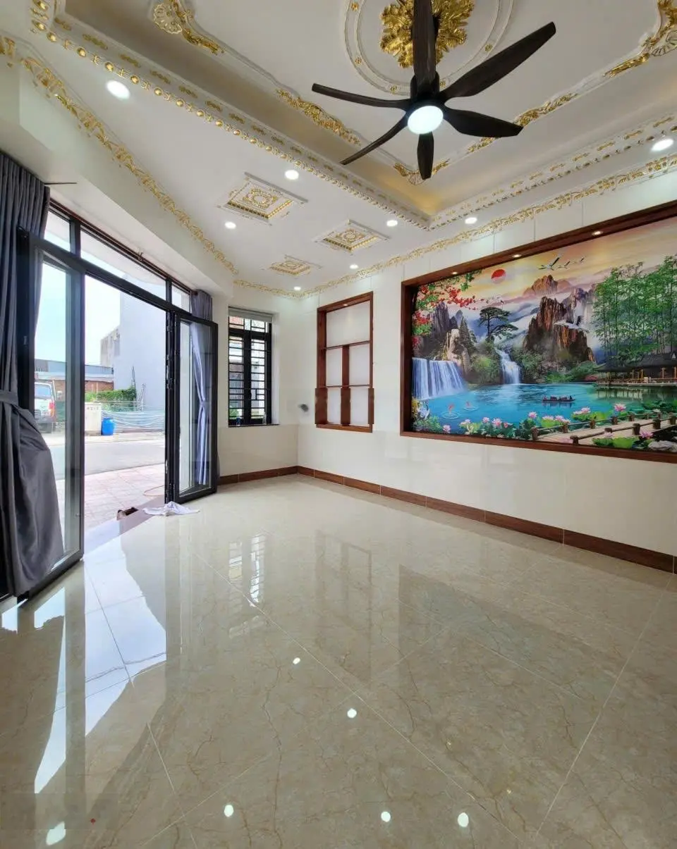 Bán nhà 1 trệt 2 lầu góc 2MT KDC Lê Phong 2, P. Tân Đông Hiệp, Dĩ An