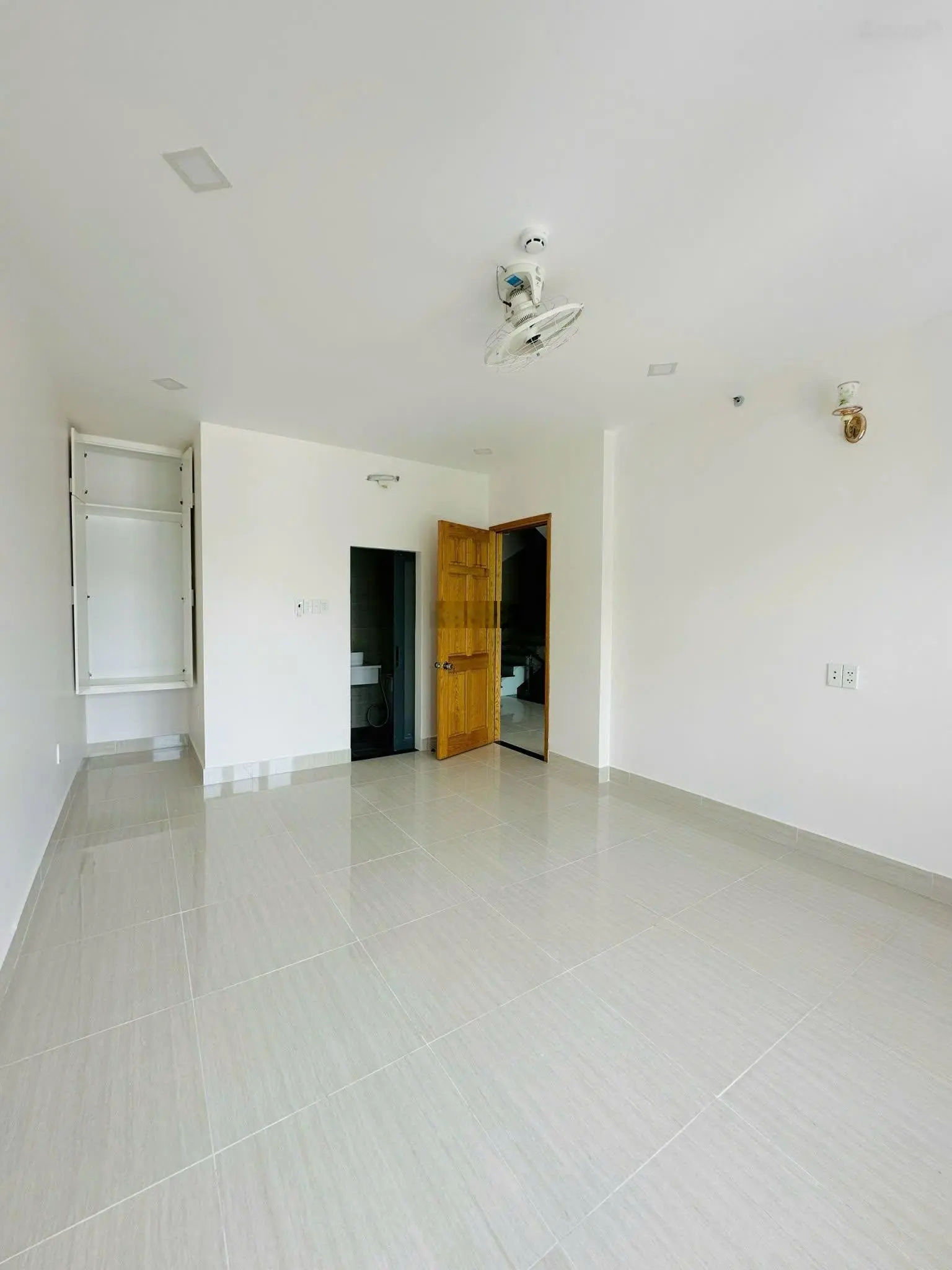 Bán toà nhà 5 tầng đường 42 Bình Trưng Đông, Quận 2, Thành phố Thủ Đức DT 202m2 giá 38 tỷ