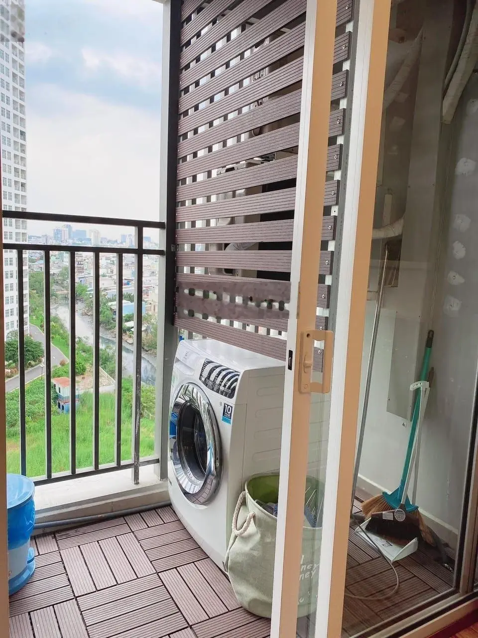 Bán căn hộ Gold View DT: 82m2, view Q1, nhà full nội thất đẹp; giá 4,5 tỷ. Xem nhà: 0961 663 ***