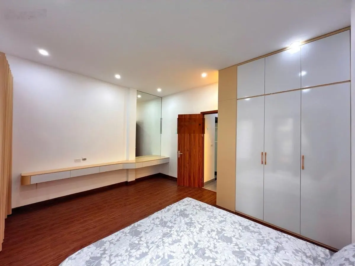 Bán nhà ngõ thổ quan đống đa 30*4 7.8tỷ tầng nhà thoáng phòng nào cũng có ban công . Ô tô đỗ cửa