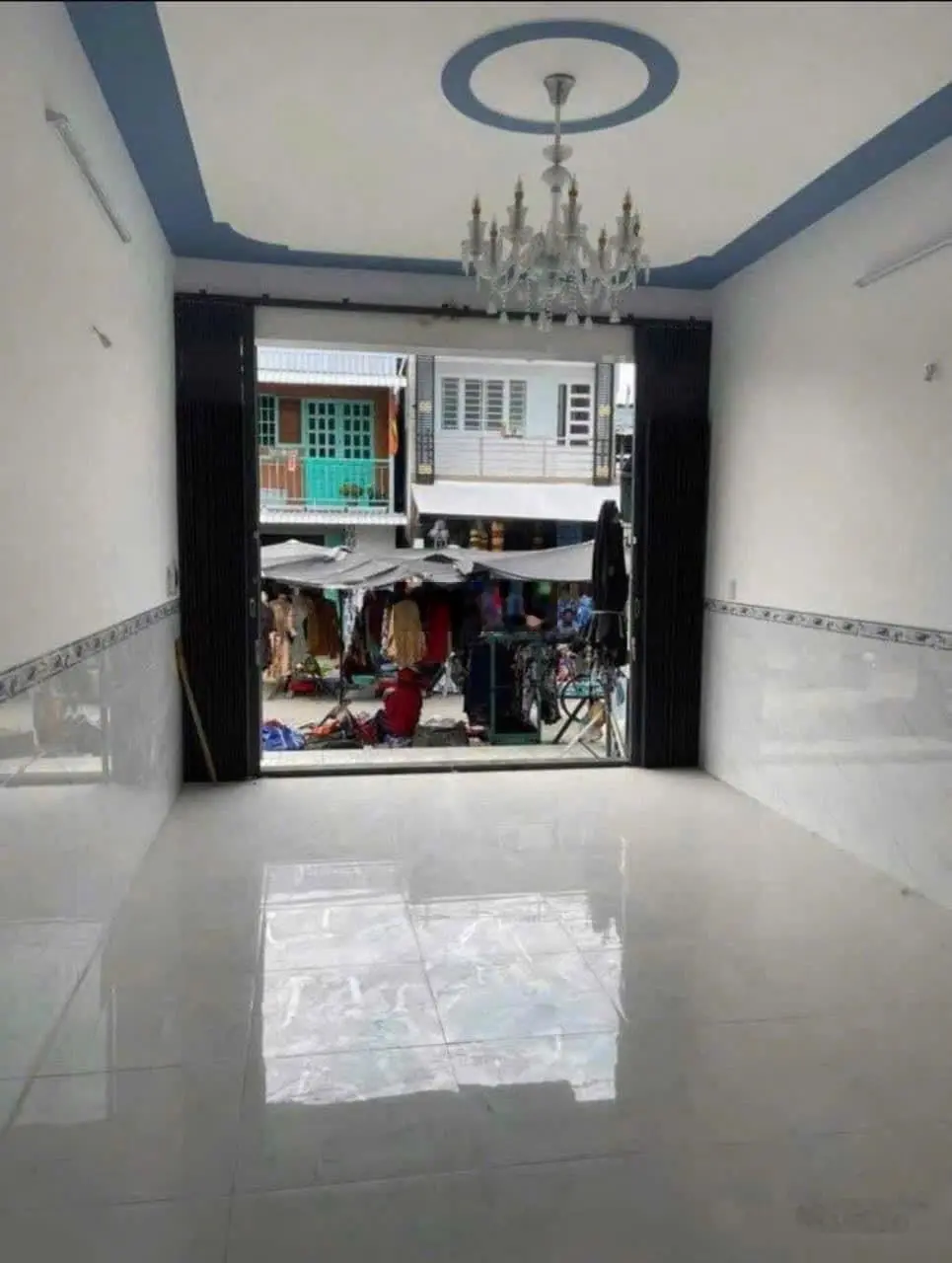 Cần bán nhanh nhà 1t1l (135m2 ) thổ cư , shr bớt 100tr sau lưng chợ bình chánh, giá 1ty3