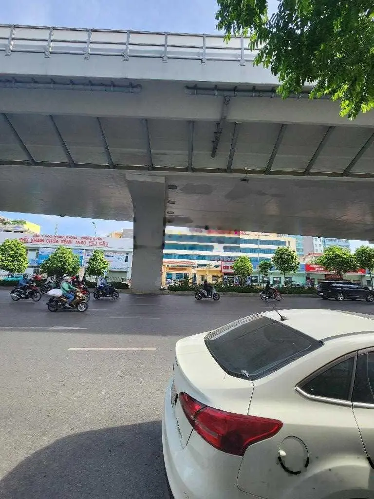 Nhà đất lô góc, tặng nhà 2 tầng + GPXD + bản TK 6 tầng mặt phố Trường Chinh, 31,3m2, giá 16,9 tỷ