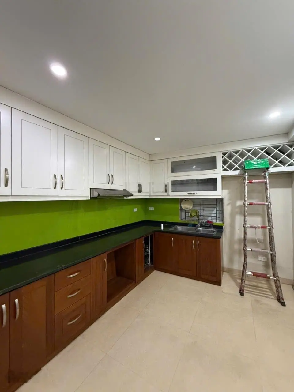 Chính chủ cần bán gấp căn nhà Vạn Phúc - dt 30m2 - 5 tầng
