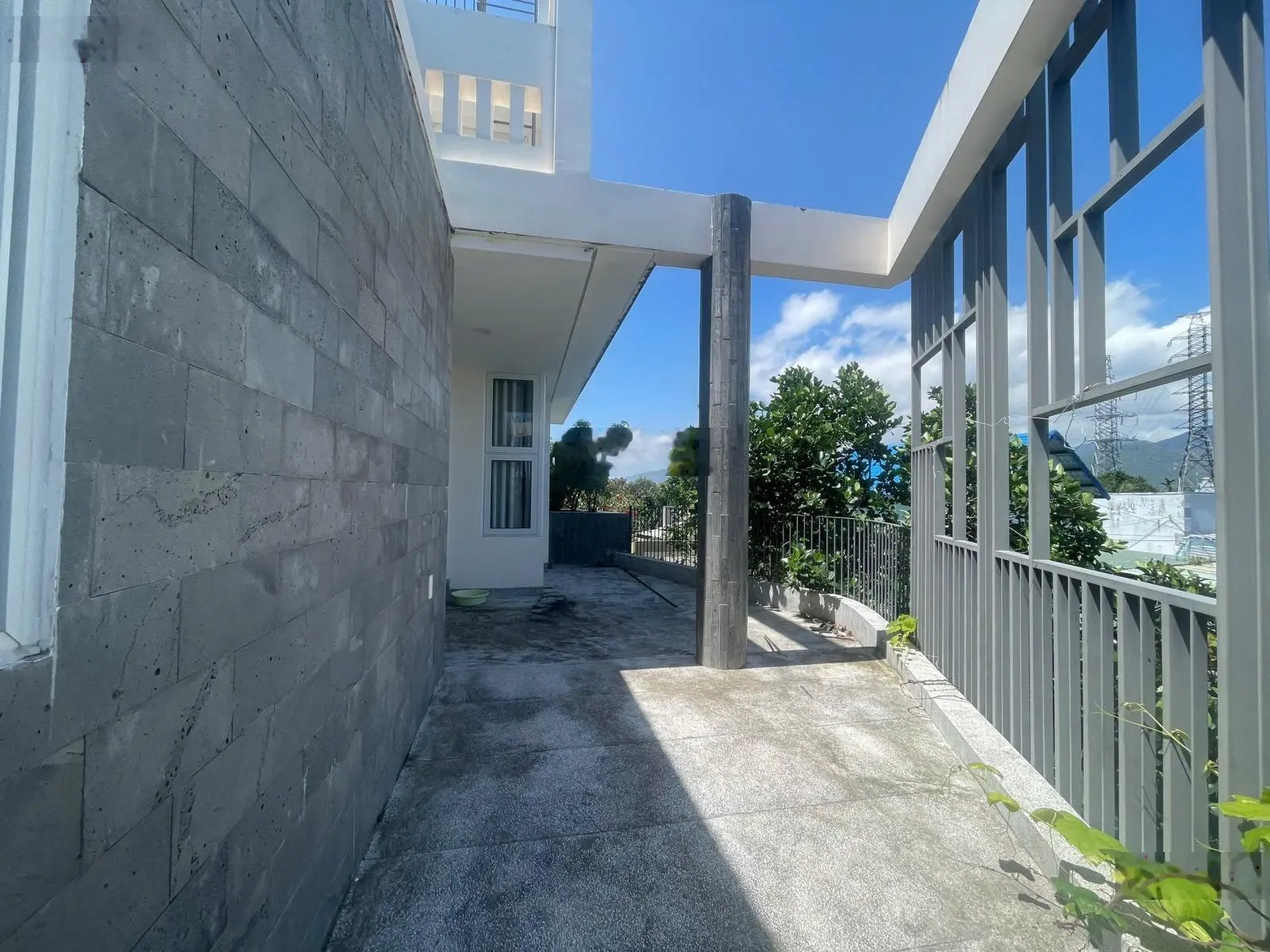 Chủ cần bán biệt thự mini ở Vĩnh Hiệp ở gần đường d30 đặc biệt có hồ bơi cách biển 7km tới bãi tắm