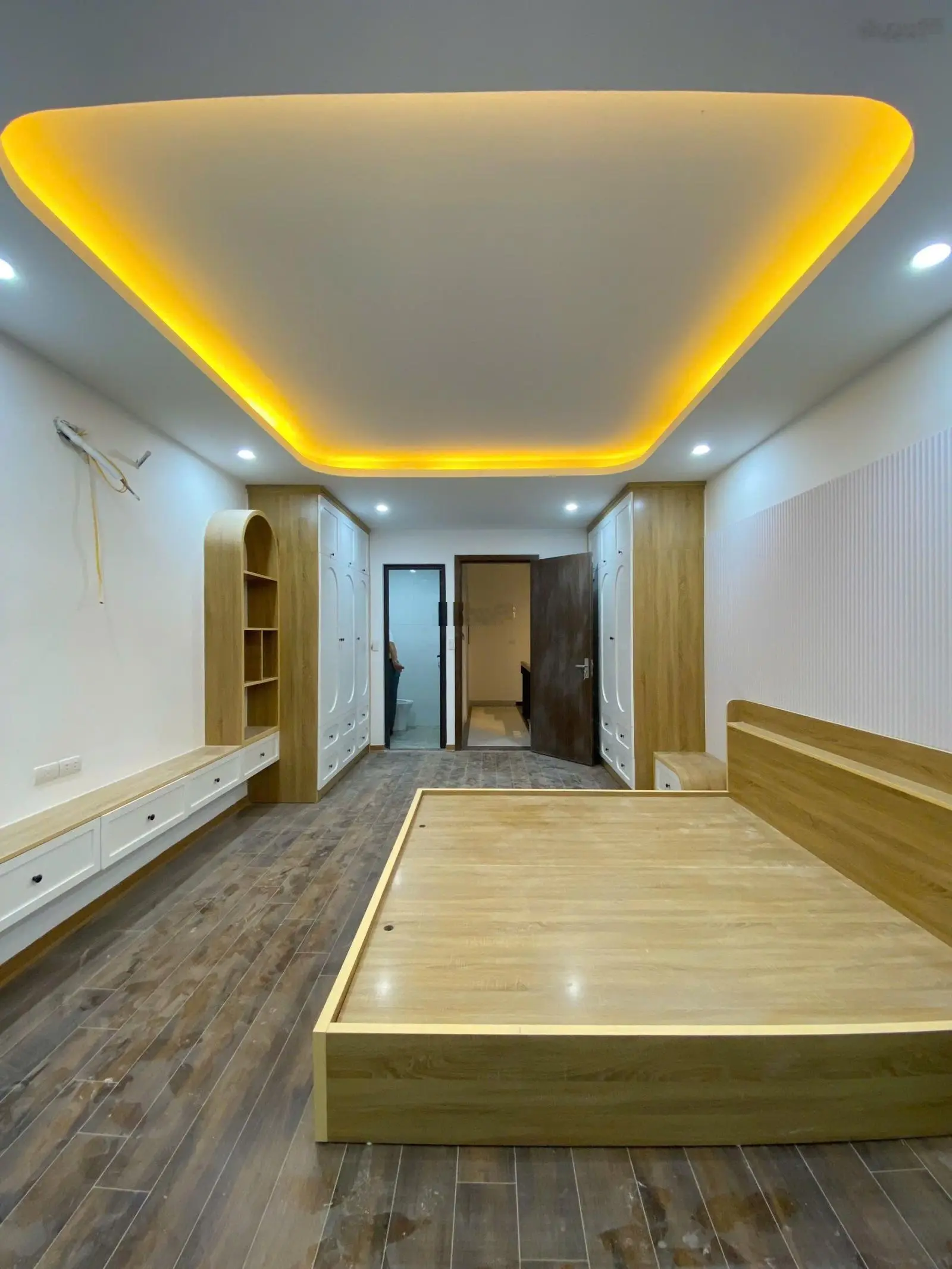 Nhà mới đẹp ở ngay - thang máy - gần phố - nở hậu - full nội thất. nghĩa dũng