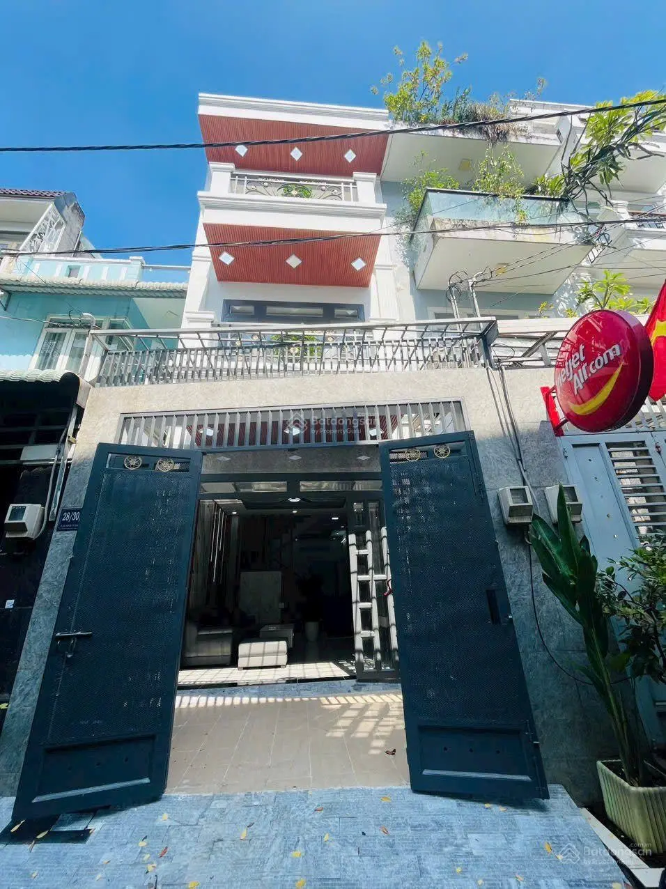 Nhà 3 tầng - 4 phòng ngủ - sổ riêng - xe hơi đậu cửa tài chính đầu 5 tỷ