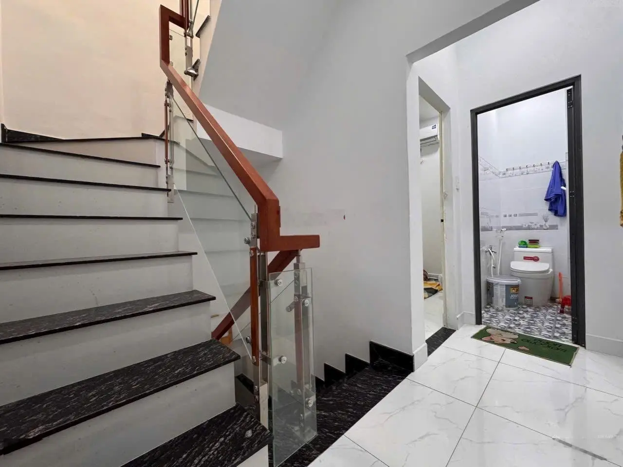 Nhà đẹp 4 phòng ngủ 3WC hẻm thông 6m ngay chợ Lê Đình Cẩn
