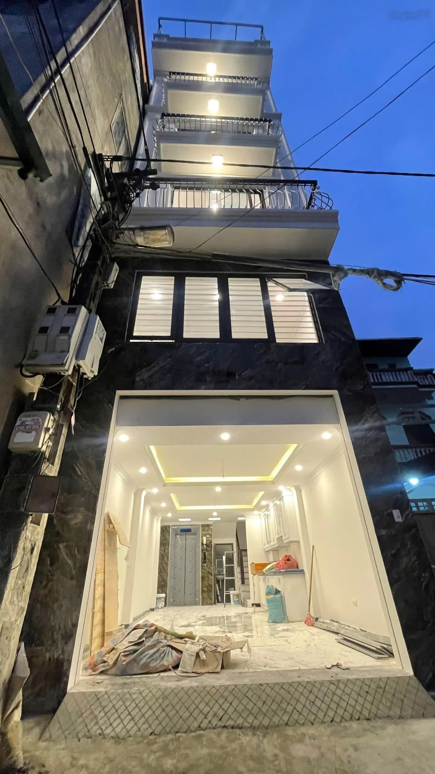 Bán nhà Phúc Lợi 46m2 x 6 tầng hơn 6 tỷ thang máy gara ô tô 7 chỗ nở hậu cạnh Vinhomes