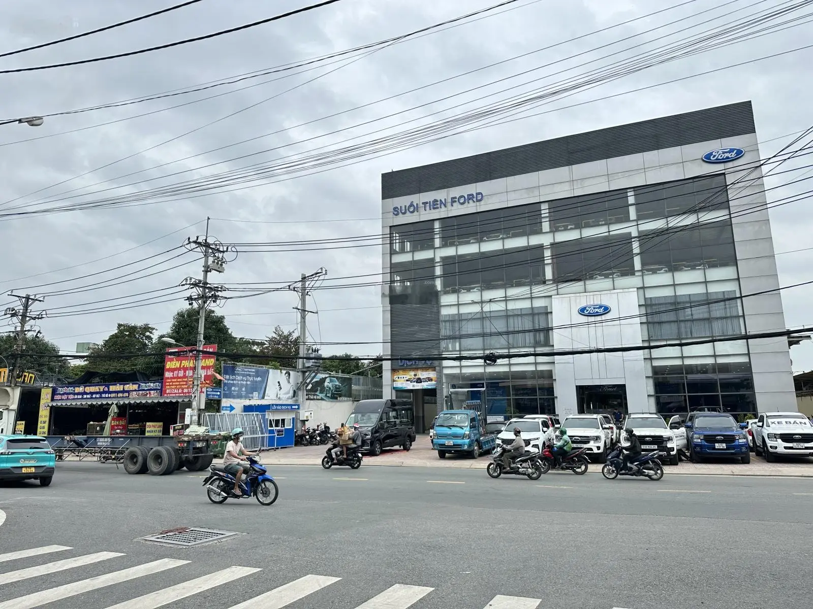 Bán nhà 1 trệt 1 lửng 3 lầu giá rẻ đường Hoàng Hữu Nam