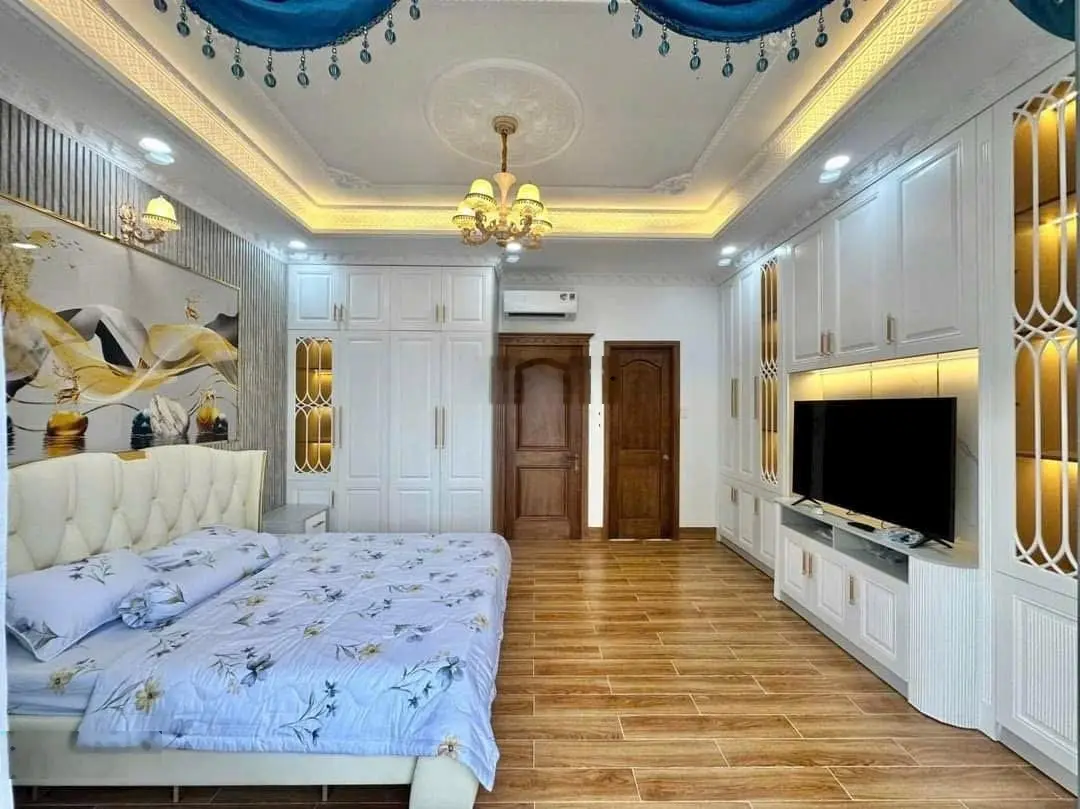 Bán nhà mới - có thang máy - thị trấn Nhà Bè