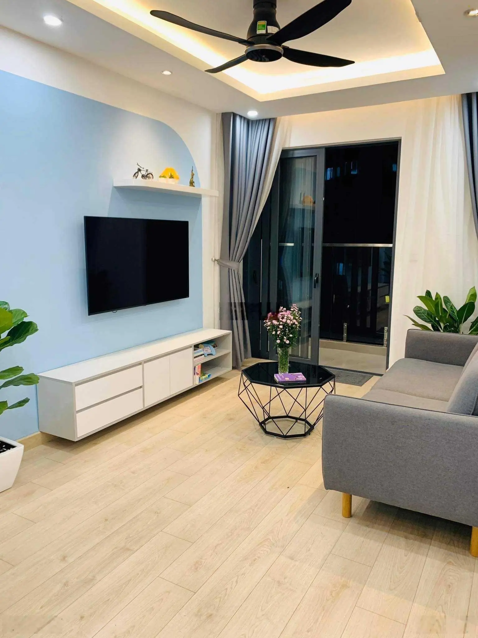 Bán gấp căn hộ Emerald 63m2 giá siêu rẻ, full nội thất, giá 3.2 tỷ