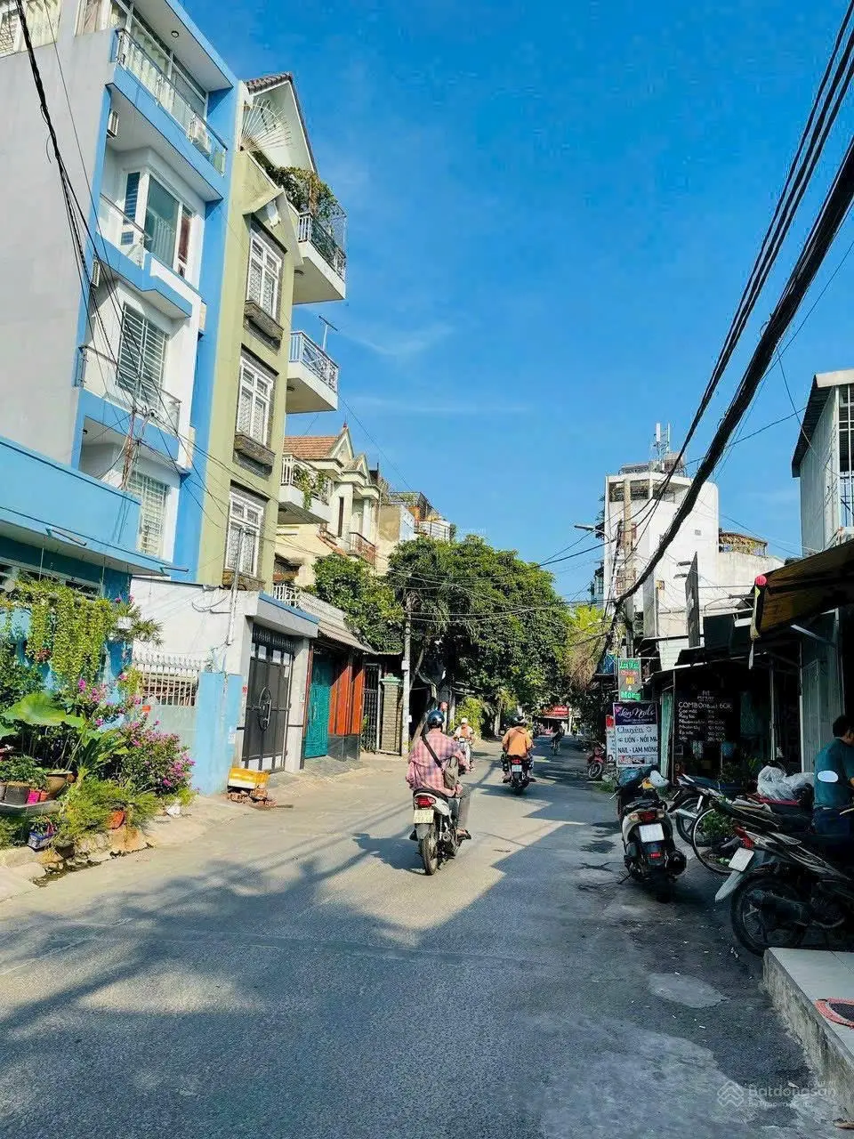 Bán nhà mặt tiền hẻm 10m thông đúc 4 tấm 12 PN và 12 WC, nhà hơn 100m2 giá tốt hơn 10 tỷ xíu