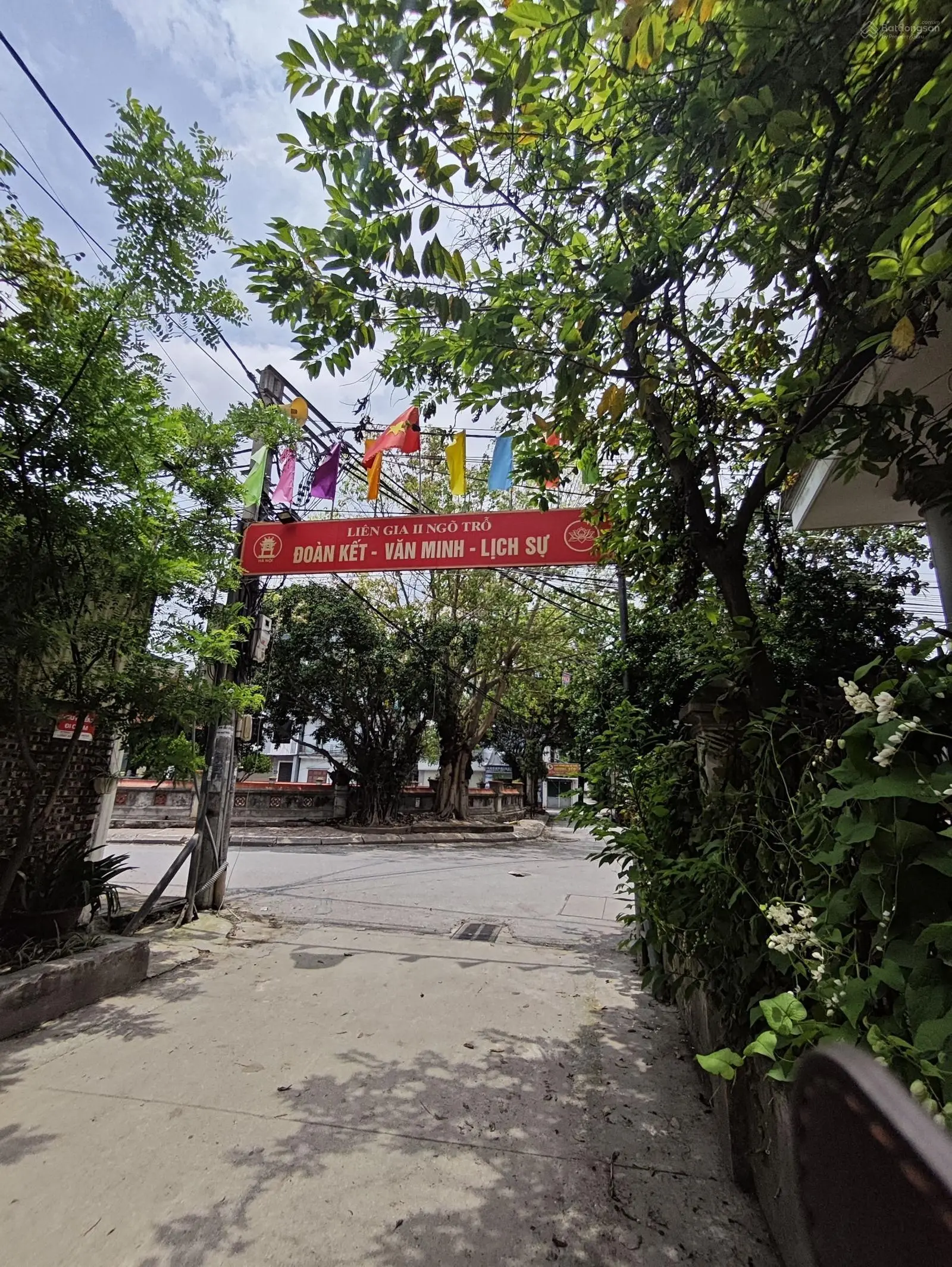 Bán nhà 4 tầng mt 4m tổ 14 Thạch Bàn gần chợ Đồng Dinh. 50m ra trục chính gần trường, chợ, TTTM