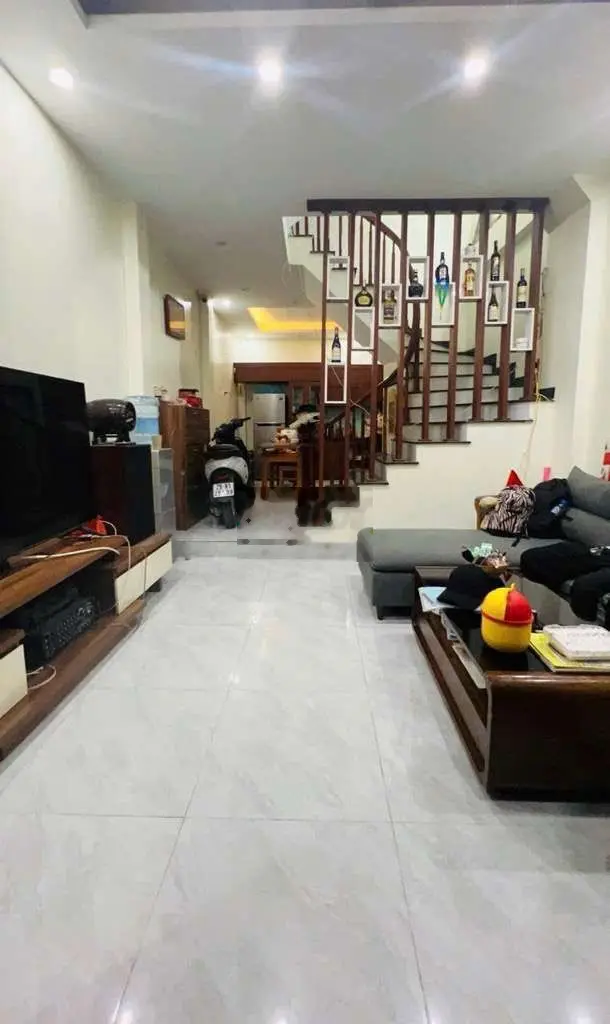 Bán nhà thạch bàn 36m2 xây 4 tầng - 4 phòng ngủ - 10m ra ô tô tránh